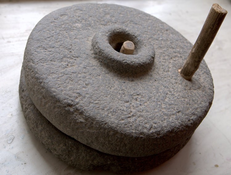 Пословицы про жернов