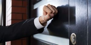 Пословицы со словом "ломиться"