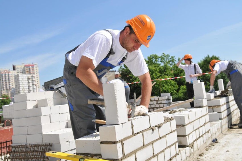 Пословицы на тему "строить"